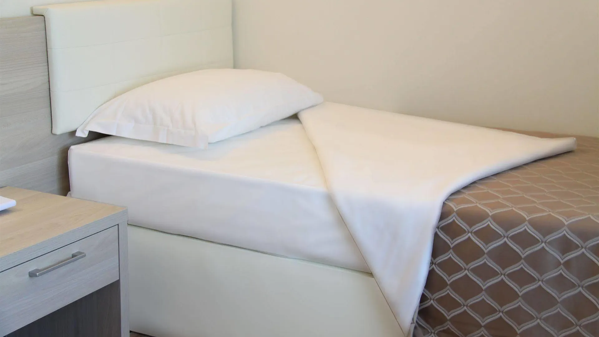***  Expo Hotel Milan Parabiago Italy